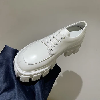 2021 tavaszi, őszi luxus márka, design bőr platform női naplopók lace-up alkalmi fokozott kerek toe női cipők